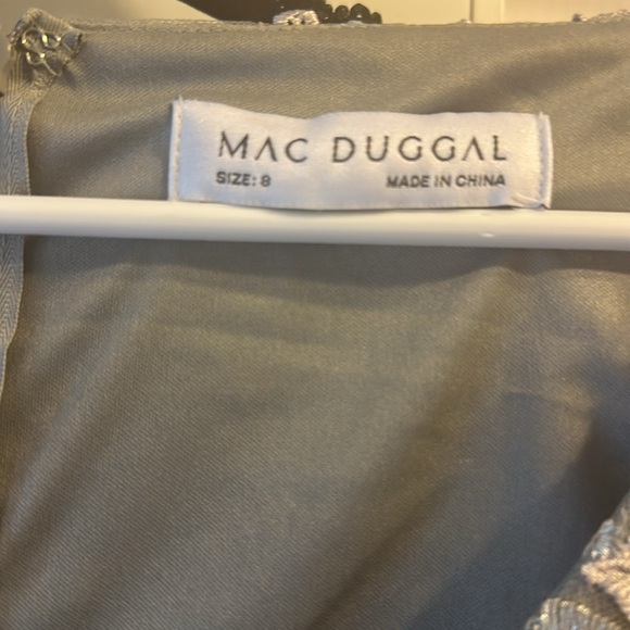 ✔️#68B/88B BNWT MAC DUGGAL
Floral Applique Long Sleeve Illusion Gown #70224 - Picture 10 of 10